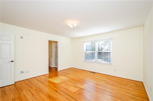 Building Photo - 3950 Chattahoochee Rd