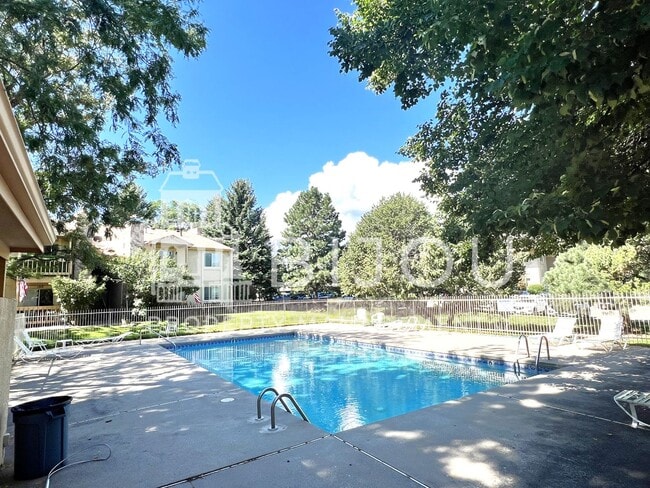 Building Photo - Beautiful 2 Bed, 2 Bath