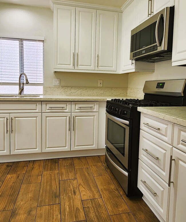 Building Photo - Updated Hemet Home, 2Bd, 2Ba, Bonus Room