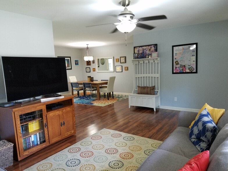 Open floor plan - 2016 Lakemeadow Dr