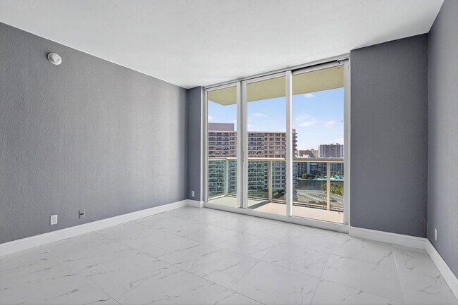 Building Photo - 3801 S Ocean Dr