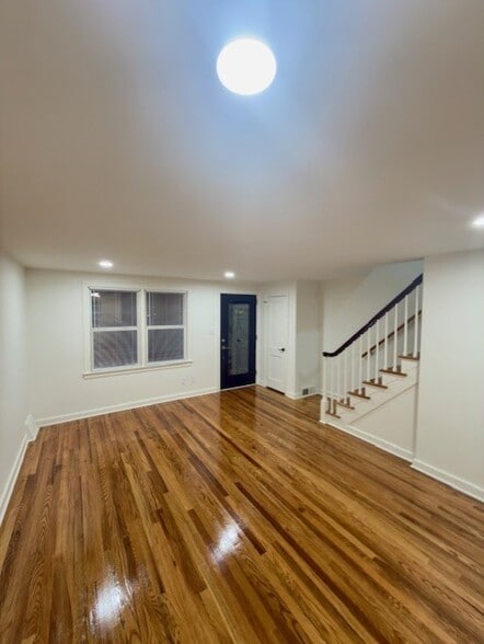 Building Photo - 352 S 25th St