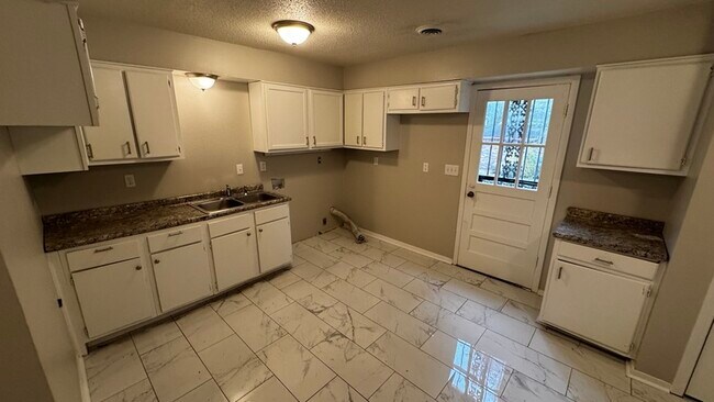 Building Photo - 4264 Double Tree St