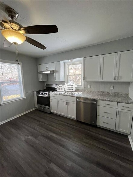 Building Photo - 9812 Balboa Dr