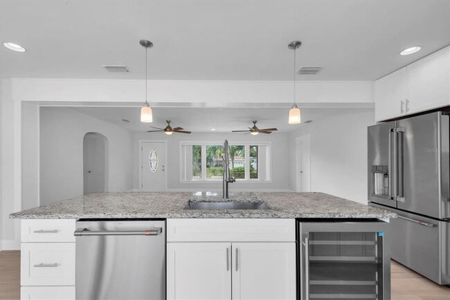 Building Photo - 907 Narcissus Ave