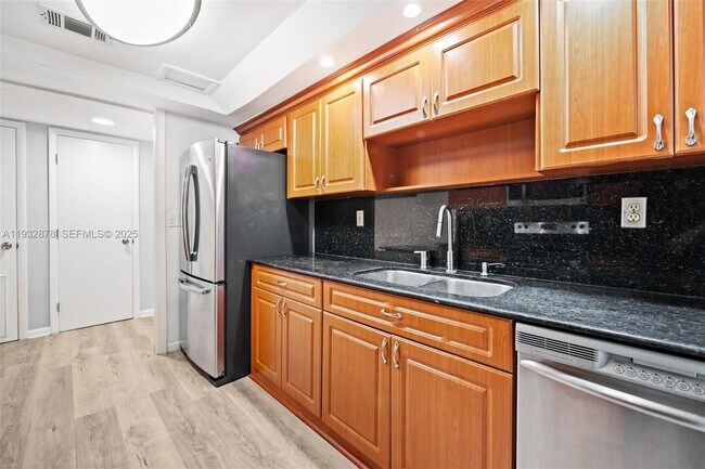 Building Photo - 16681 NE 35th Ave