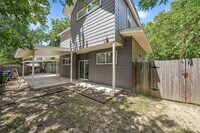 Building Photo - 600 W Odell St