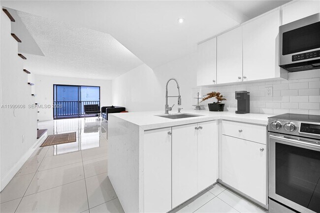 Building Photo - 240 W 68th St