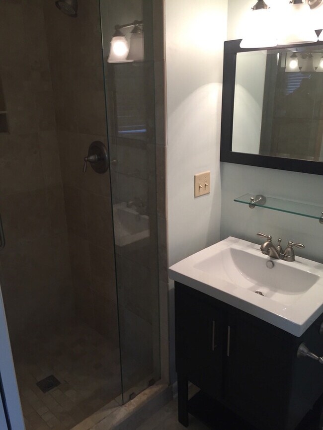Building Photo - GREAT LOCATION!! Nicely updated home!!