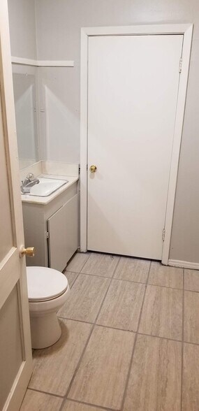 Building Photo - 4808 S Westhaven Dr