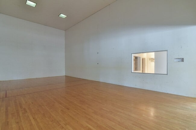Building Photo - Affordable 2 bedroom in North Arlington