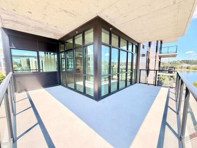 Building Photo - 1830 NW Riverscape St