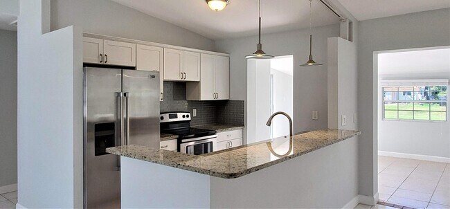 Building Photo - 571 Riverside Dr