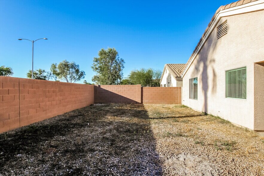 Building Photo - 12417 W Mandalay Ln