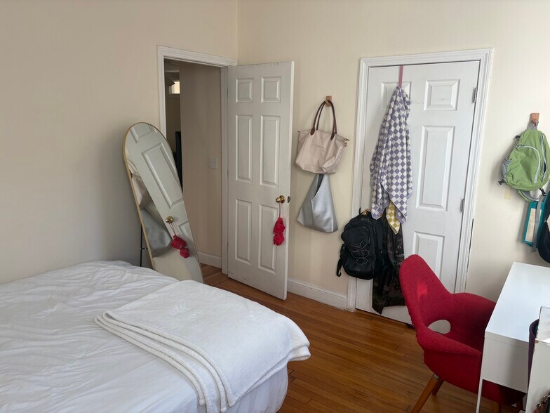 Building Photo - 60 Egmont St