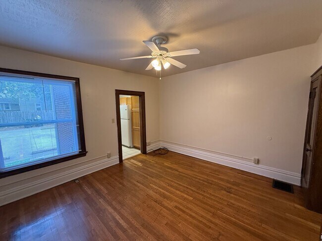 Building Photo - 2112-2120 Indianola Ave.