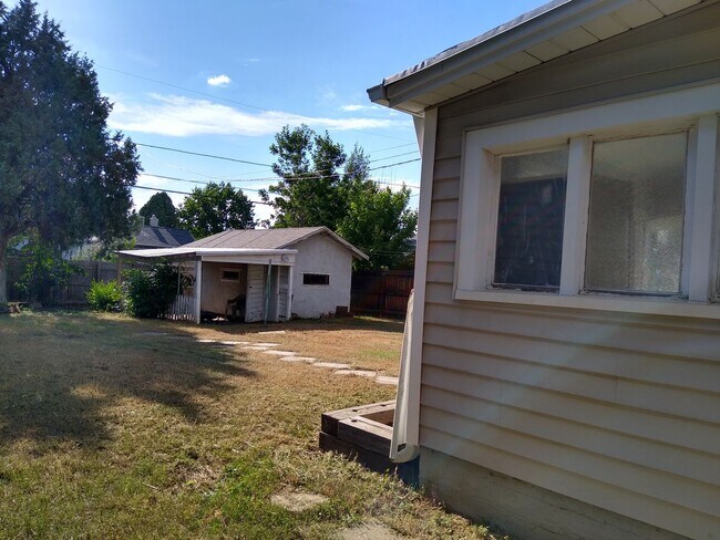 Building Photo - DU Charming 1920's Bungalow 2 Beds 1 Bath  Available Now