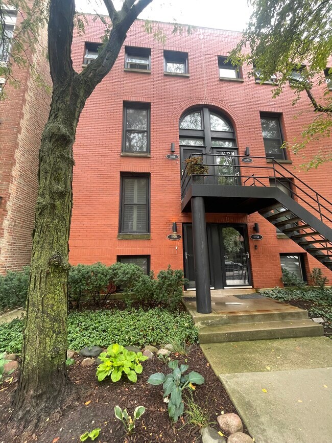 Primary Photo - 1265 W Flournoy St