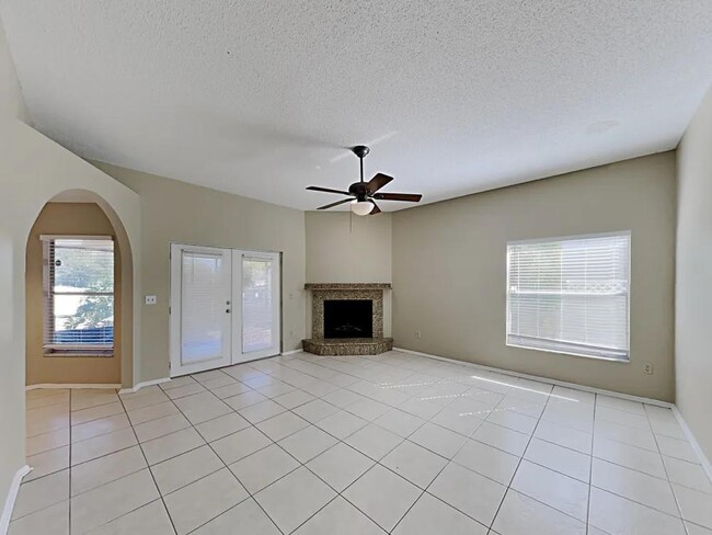 Building Photo - 12814 Longcrest Dr