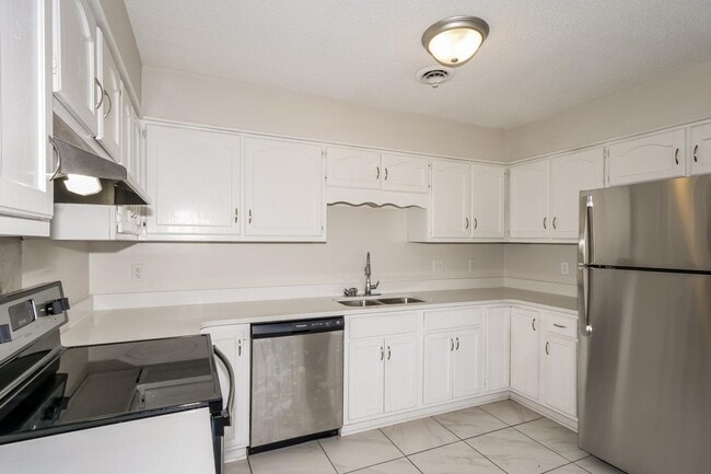 Building Photo - 7318 Old Dominion Ct