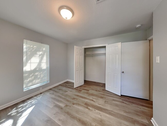 Building Photo - Updated 4-Bedroom Corner Lot Home with Granite Kitchen in Irving, TX