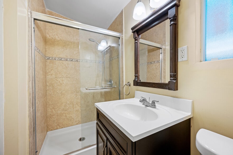 Building Photo - 10617 Wilsey Ave