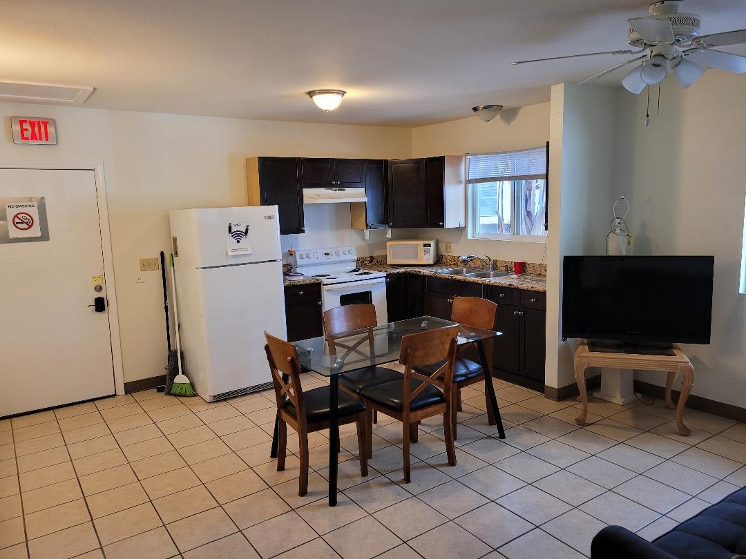 Building Photo - 2214 Aloha Dr