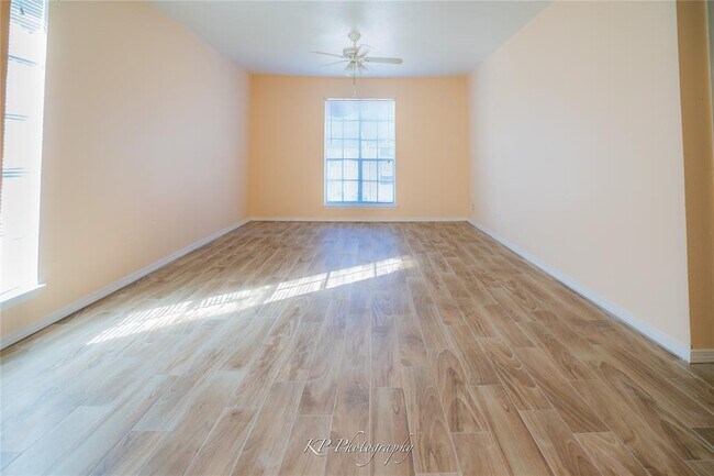 Building Photo - 12500 Sandpiper Dr