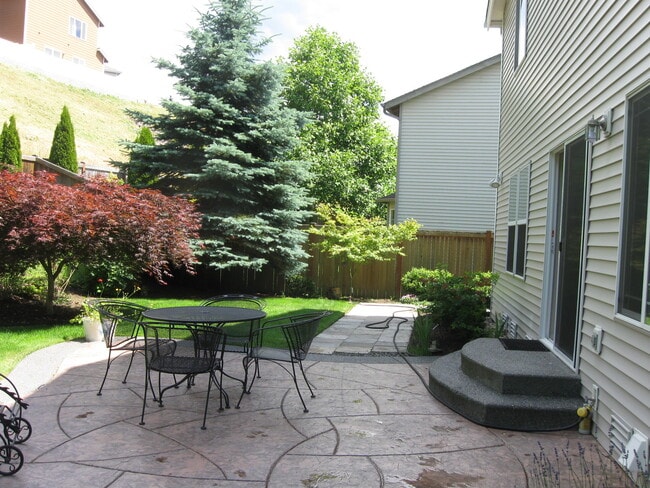 Building Photo - Bright and Sunny Two Story Monroe Three Be...
