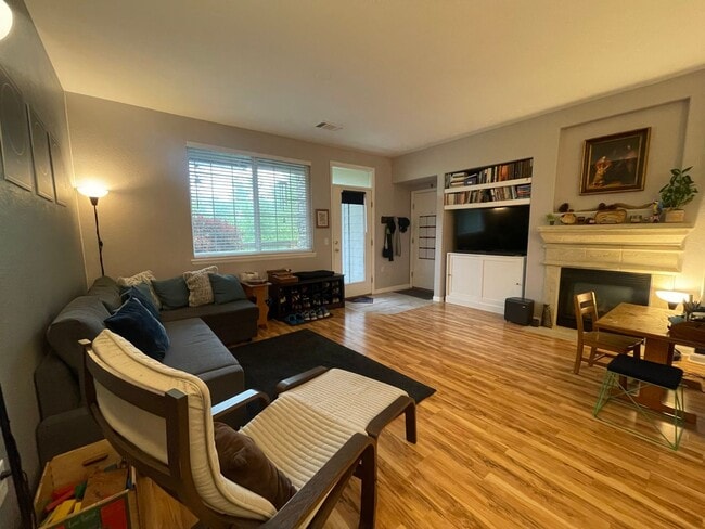 Building Photo - $0 DEPOSIT OPTION! LUXURIOUS 3BED/2BATH CONDO WITH MODERN UPGRADES