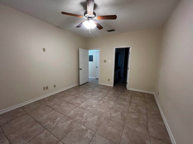 Building Photo - 5703 Moses Lp