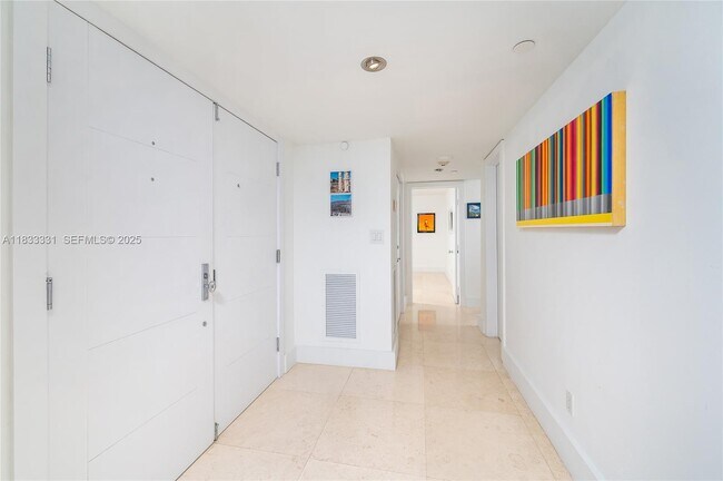 Building Photo - 613 Ocean Dr