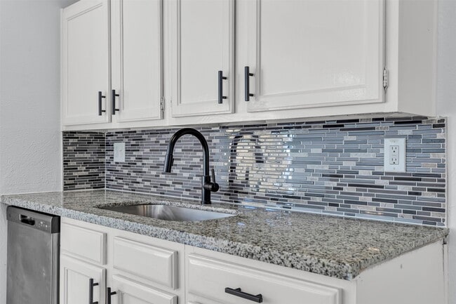 Building Photo - 4406 Kacee Dr