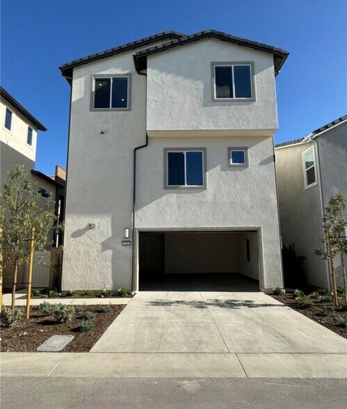 Building Photo - 114 Seep