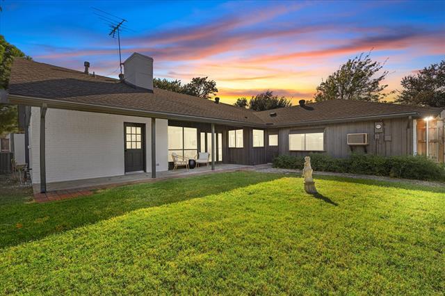 Building Photo - 1203 Edgewood Dr