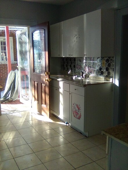 Building Photo - 92 Holly St