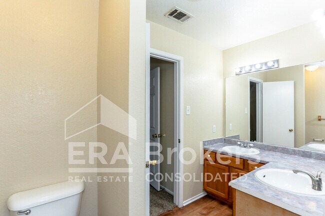 Building Photo - 4903 Ridge Haven