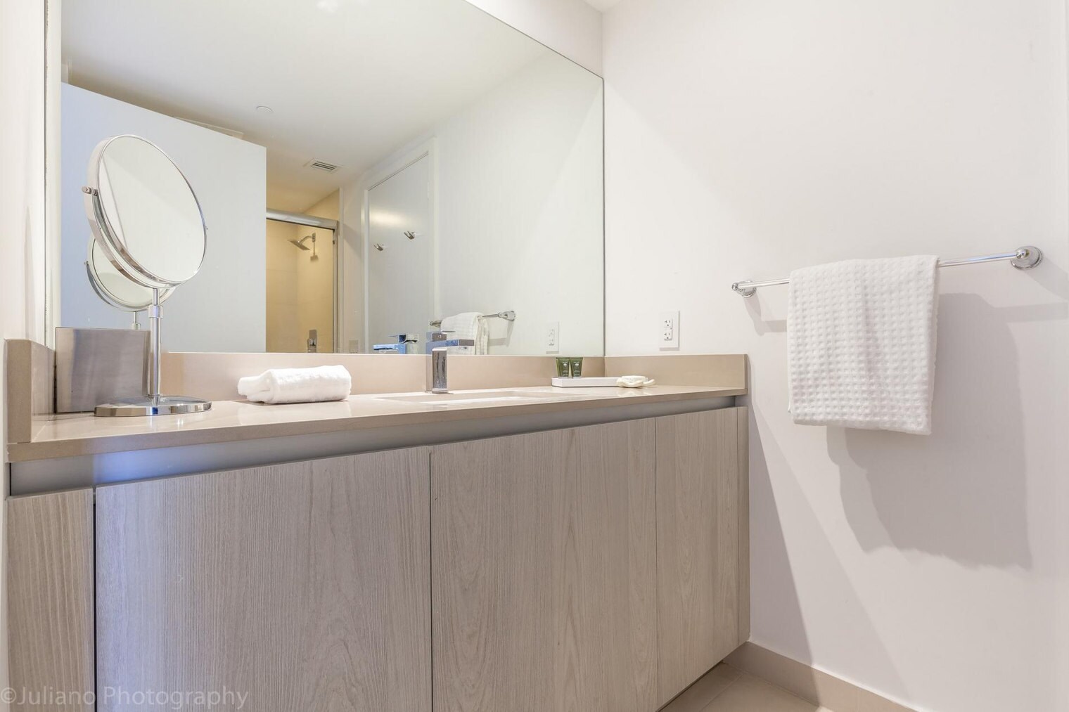 Building Photo - 4011 S Ocean Dr