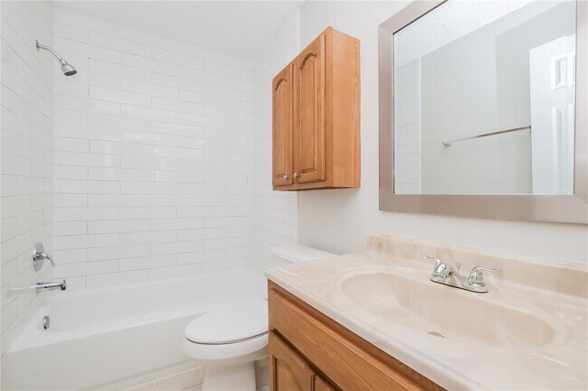 Building Photo - 1202 MacFarlane Ave