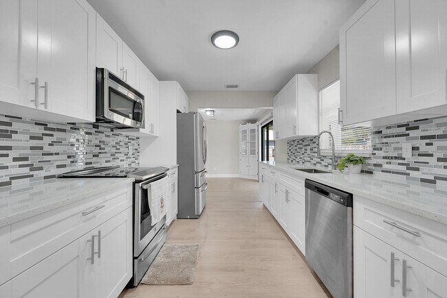 Building Photo - 2251 SE Holland St