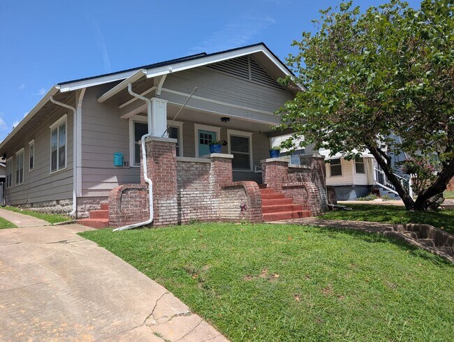 Building Photo - Perfect home directly across from TU!!