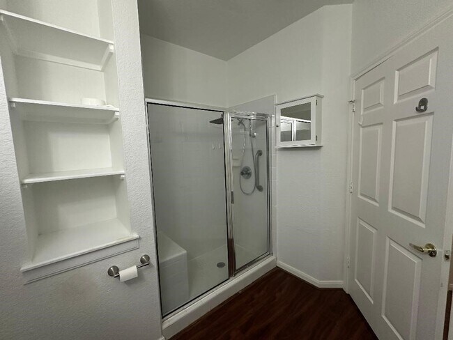 Building Photo - 2803 Kings Crossing Dr