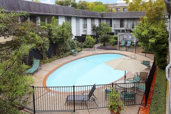 Building Photo - 3300 Yorktown St