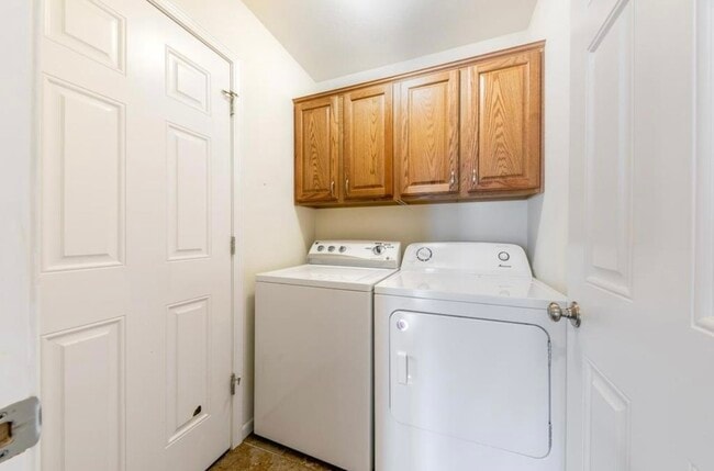 Building Photo - 609 Grainfield St