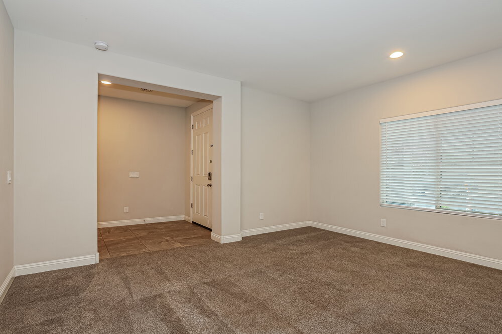 Building Photo - 10820 E Topaz Ave