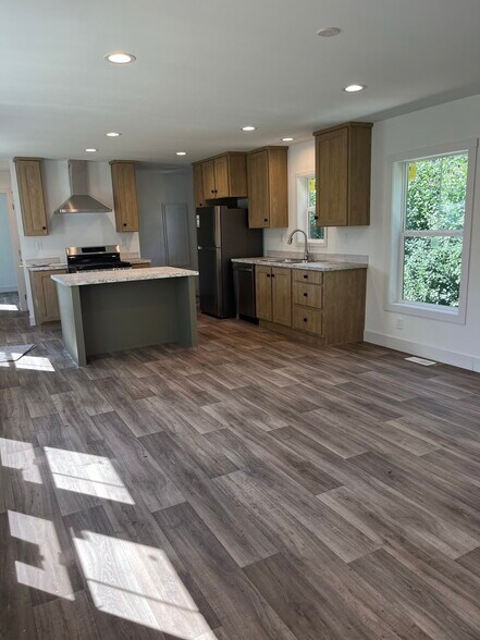 Building Photo - 800 Woodland Trl