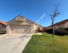 Building Photo - Single Story Home Located in The Gated Community of Hidden Pines