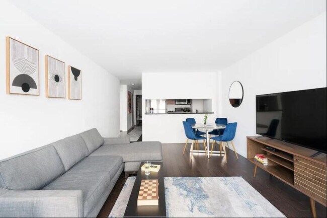 Building Photo - 619