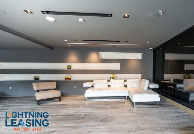 Building Photo - 8811-8813 Burton Way