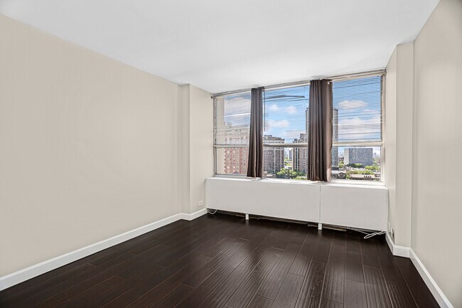 Building Photo - 655 W Irving Park Rd